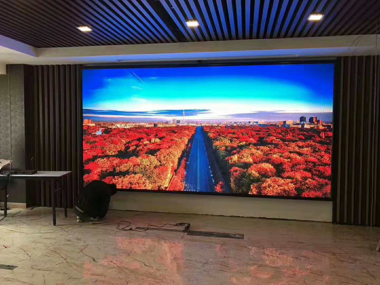 廣西桂林室內P2小間距顯示屏刷新3840國星封裝。