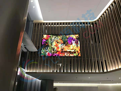 深圳世茂大廈室內p2全彩LED顯示屏國星封裝安裝調試完成