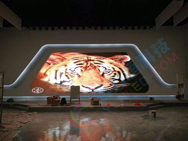 唐山城市展覽館P3室內創(chuàng)意全彩屏長9.5m×高3.32m